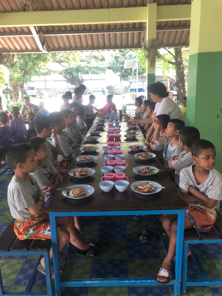 giving free meal for children