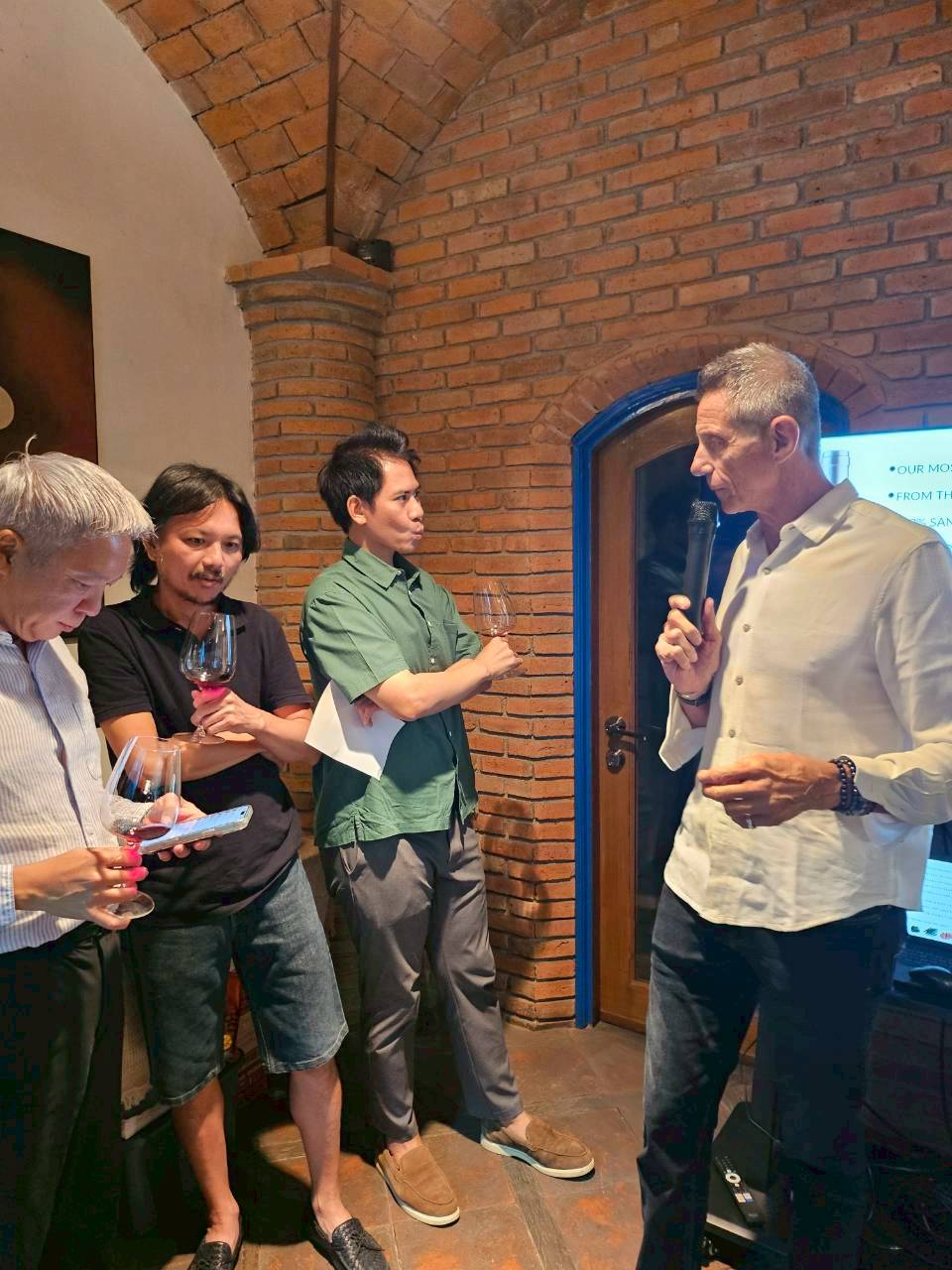 LINE_ALBUM_Casanova di Neri Wine Tasting @Gfour_260408_40